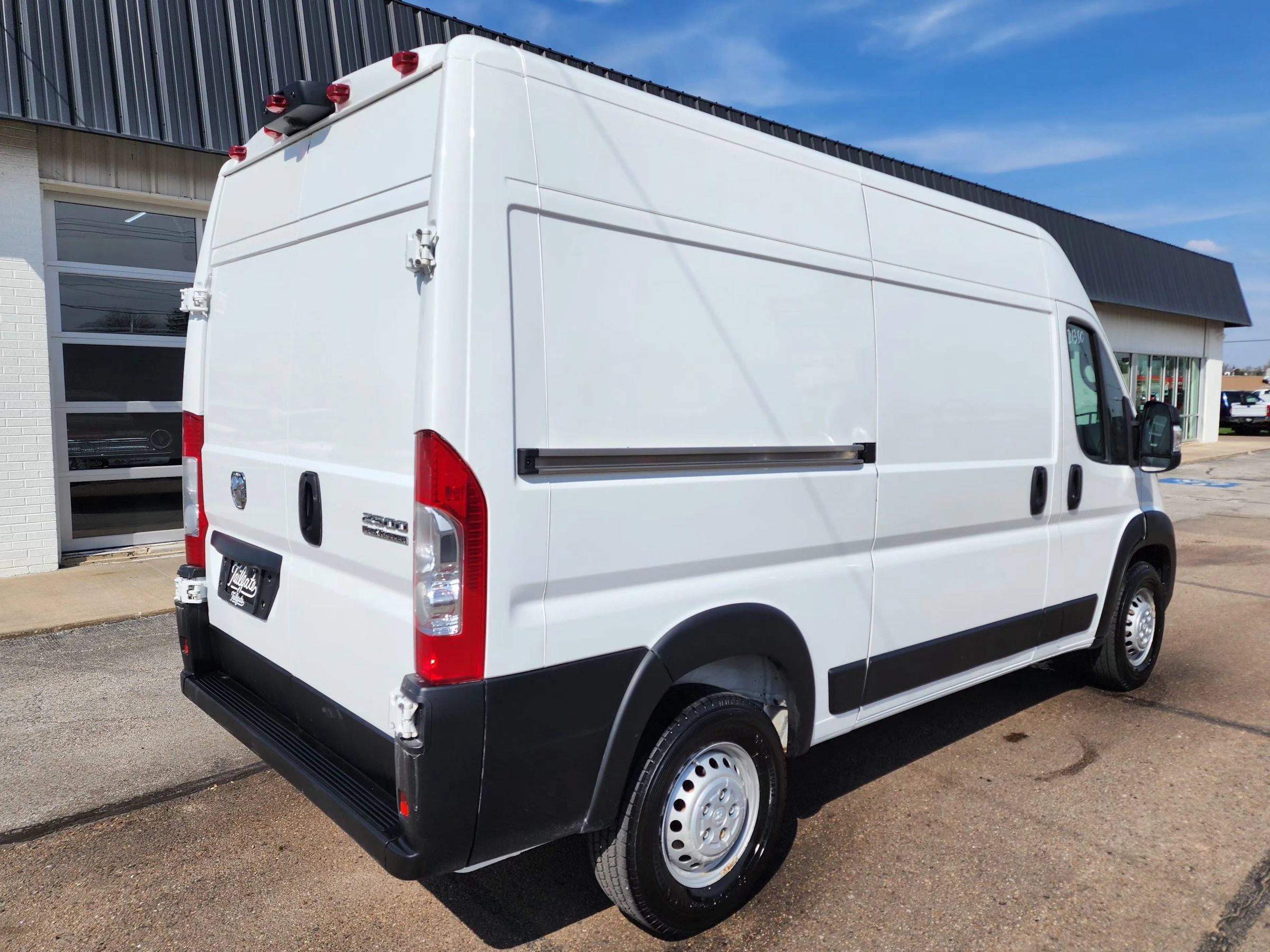 Used 2025 RAM ProMaster 2500 w/ Convenience Group FWD image 14