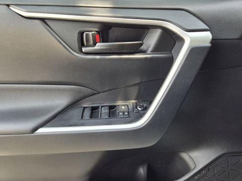 Used 2021 Toyota RAV4 LE FWD image 15