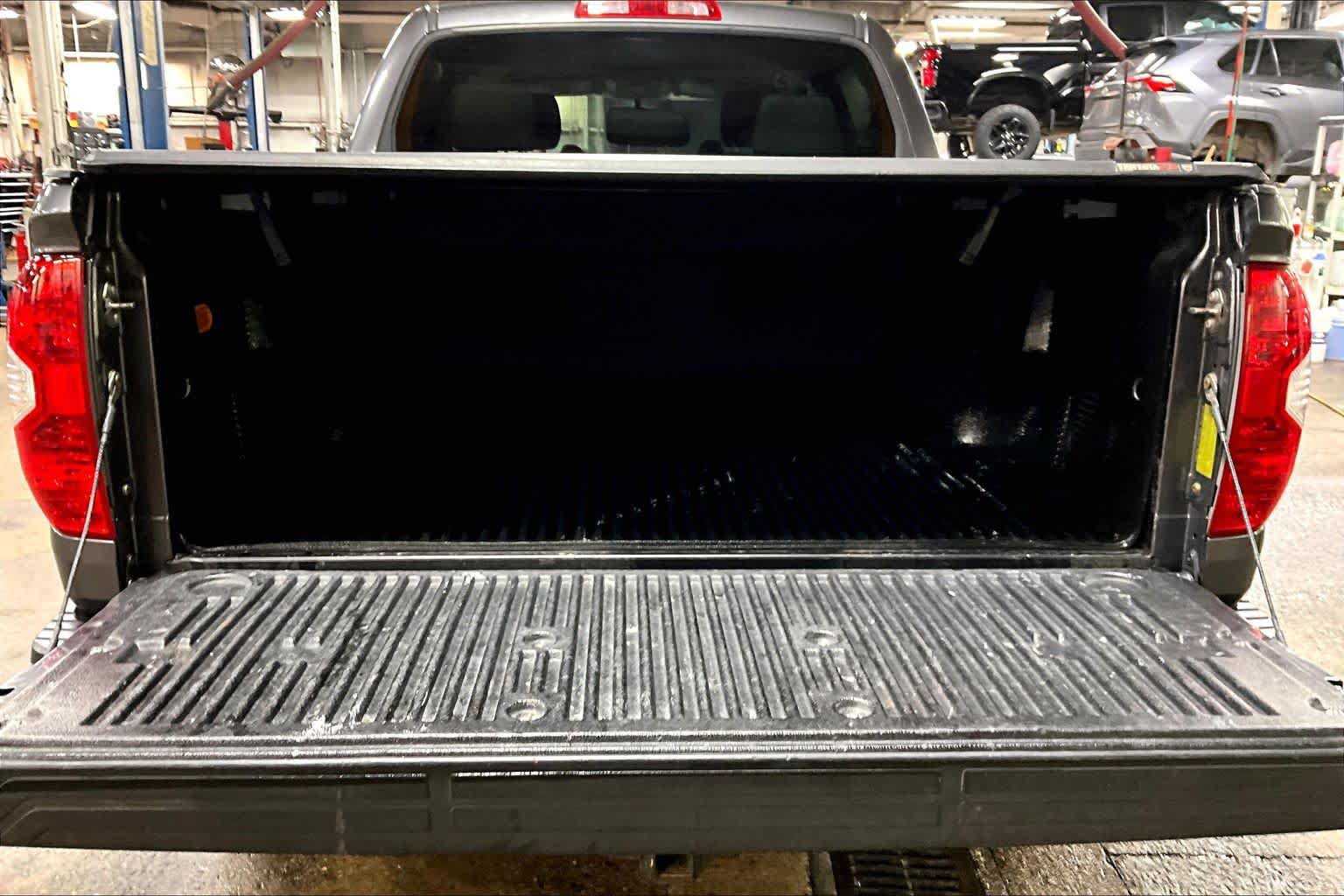 Used 2016 Toyota Tundra SR5 w/ SR5 Upgrade Package AWD/4WD image 30