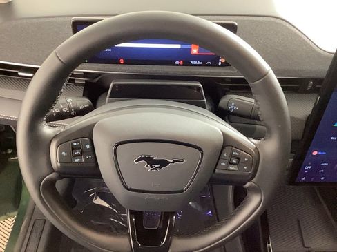 Used 2025 Ford Mustang Mach-E Premium image 25