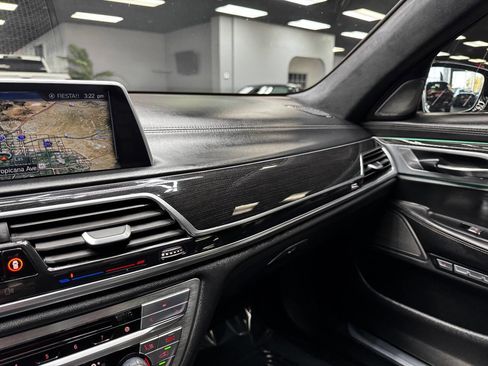 Used 2016 BMW 750i image 25