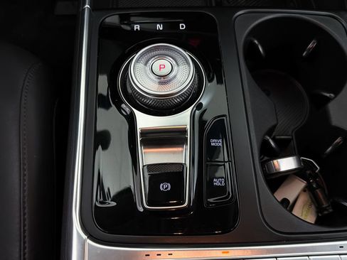 Certified 2025 Kia Carnival EX FWD image 25
