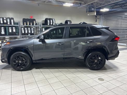 Used 2024 Toyota RAV4 SE image 2