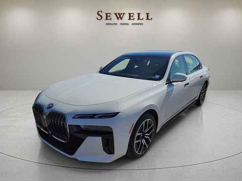 New 2026 BMW 750e xDrive w/ Premium Package AWD/4WD image 1