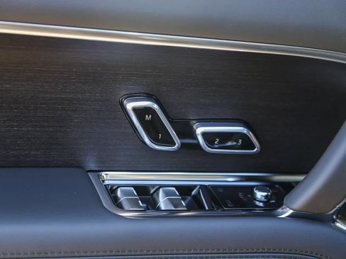 New 2025 Land Rover Range Rover Long Wheelbase SE image 21