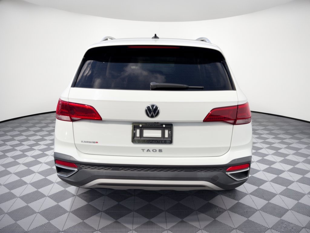 Used 2022 Volkswagen Taos SE w/ Panoramic Sunroof Package FWD image 11
