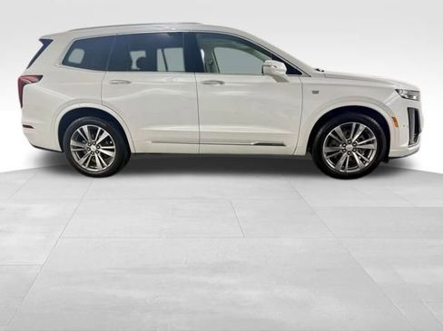 Used 2022 Cadillac XT6 Premium Luxury image 10