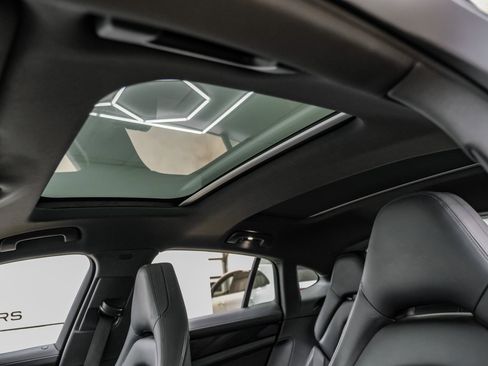 Used 2019 Porsche Panamera 4 image 20