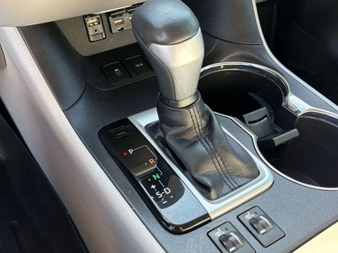 Used 2019 Toyota Highlander XLE image 19