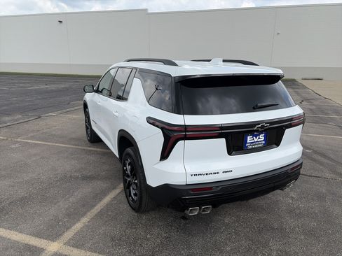 Used 2026 Chevrolet Traverse LT w/ Midnight/Sport Edition AWD/4WD image 4