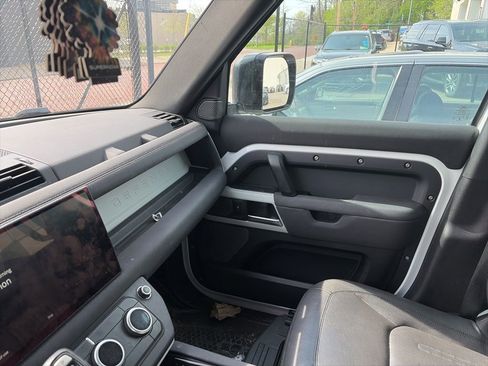 Used 2022 Land Rover Defender 110 S image 8