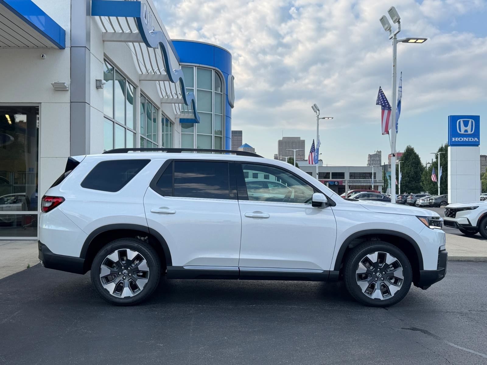 New 2026 Honda Pilot Elite image 2
