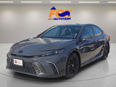 Certified 2025 Toyota Camry SE image 1