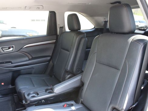 Used 2016 Toyota Highlander Limited AWD/4WD image 17