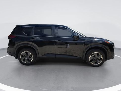 Used 2024 Nissan Rogue SV FWD image 3