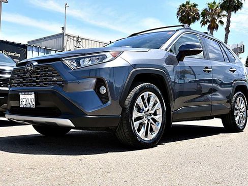 Used 2019 Toyota RAV4 Limited w/ Advanced Technology Package FWD image 1