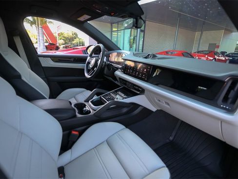 Used 2024 Porsche Cayenne S image 41