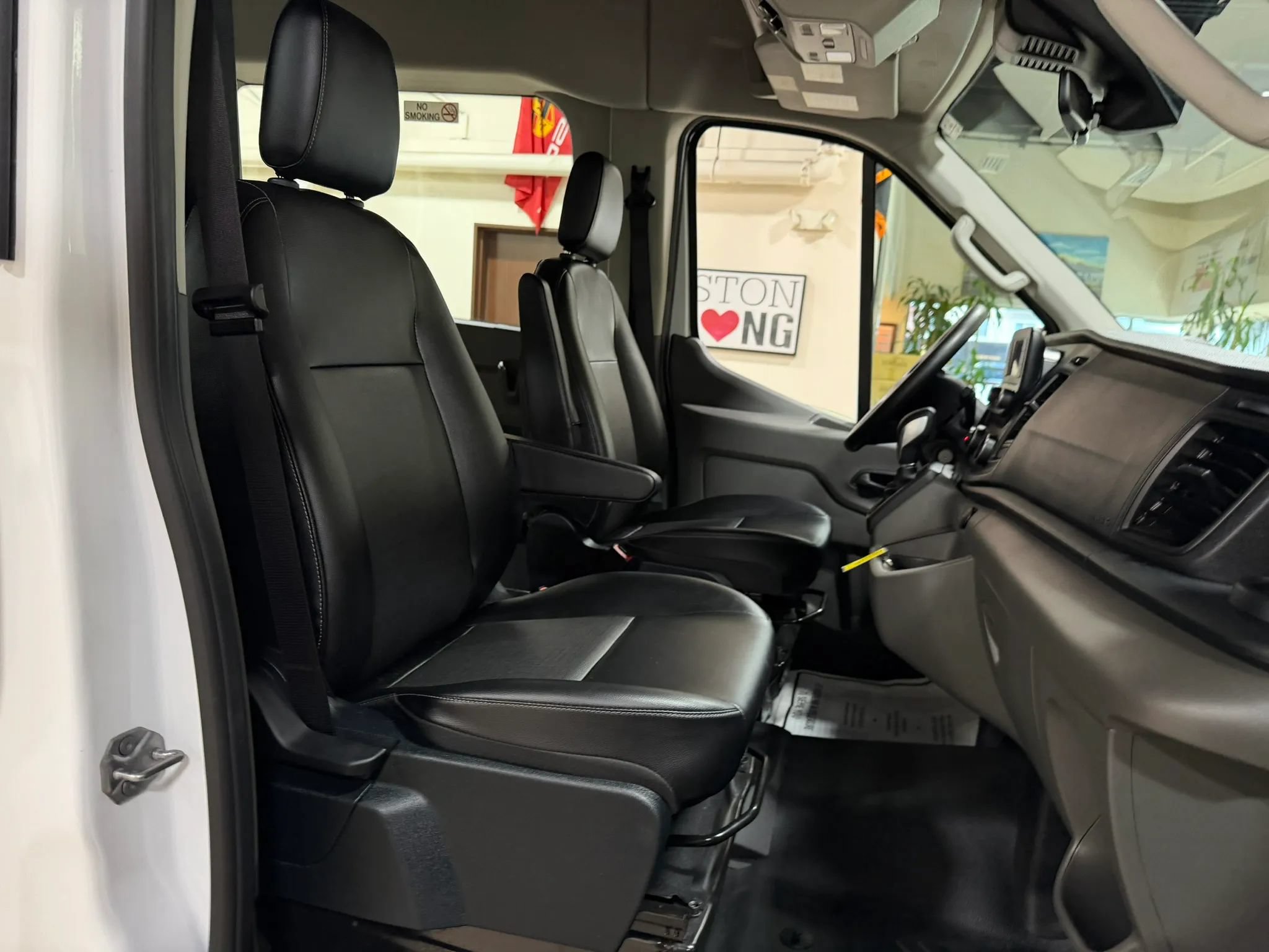 Used 2023 Ford Transit 350 XL RWD image 34