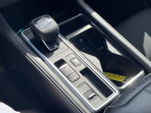 Certified 2024 Nissan Pathfinder SV FWD image 33