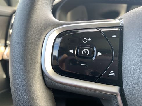 Used 2025 Volvo XC90 B6 Plus image 19