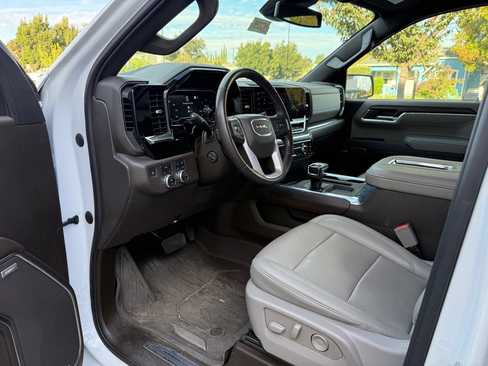 Used 2022 GMC Sierra 1500 SLT w/ SLT Convenience Package AWD/4WD image 9