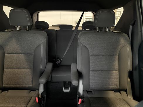 Used 2025 Chevrolet Traverse LT image 21