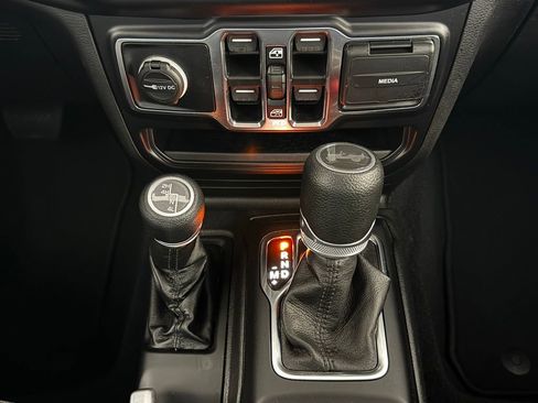 Certified 2022 Jeep Wrangler Unlimited Sport AWD/4WD image 18