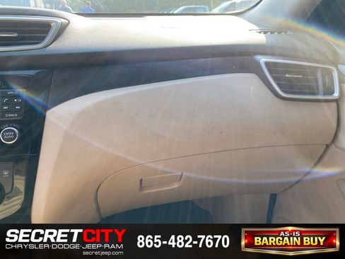 Used 2015 Nissan Rogue SL FWD image 14
