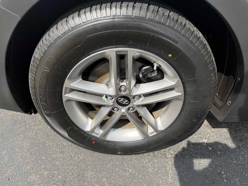 Used 2018 Hyundai Santa Fe Sport w/ 2.4L Value Package 02 AWD/4WD image 8