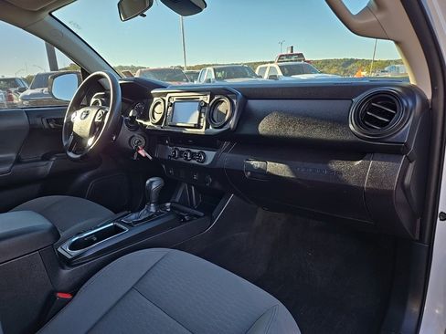 Used 2018 Toyota Tacoma SR image 14