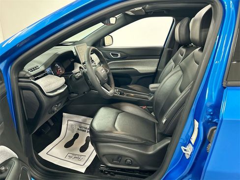 Used 2024 Jeep Compass Latitude w/ Sun and Sound Group image 9