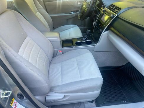 Used 2017 Toyota Camry LE FWD image 7