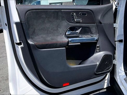 Used 2023 Mercedes-Benz EQB 300 4MATIC image 21