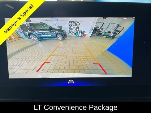 Used 2025 Chevrolet Trax LT w/ LT Convenience Package FWD image 3