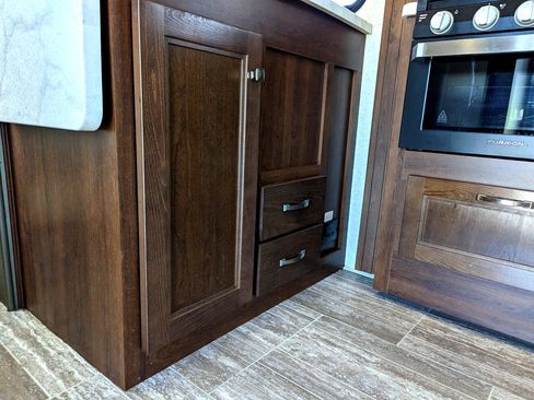 Used 2019 Chevrolet Express 4500 w/ RV Package image 75