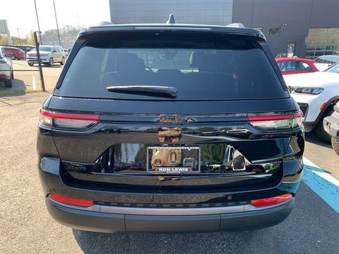 Used 2026 Jeep Grand Cherokee Altitude AWD/4WD image 4