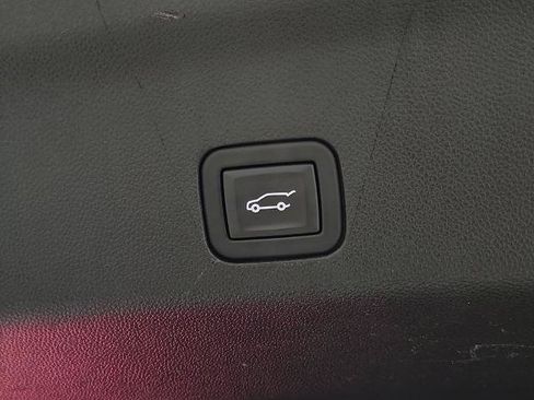 Used 2023 Cadillac Escalade ESV Premium Luxury AWD/4WD image 8