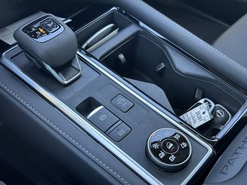 New 2026 Nissan Pathfinder SL AWD/4WD image 25