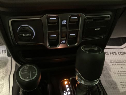 New 2026 Jeep Wrangler Unlimited Sahara AWD/4WD image 32
