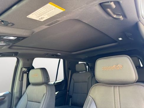 Used 2025 Chevrolet Tahoe High Country AWD/4WD image 12