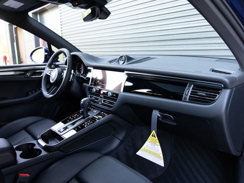 Certified 2026 Porsche Macan image 35