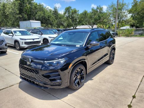 New 2026 Volkswagen Tiguan SE R-Line FWD image 8