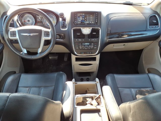 Used 2013 Chrysler Town & Country Touring-L w/ Driver Convenience Group FWD image 13