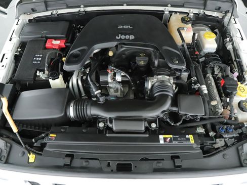 Certified 2021 Jeep Wrangler Unlimited Sahara w/ Cold Weather Group image 16