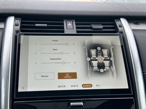 Used 2024 Land Rover Discovery Dynamic SE image 16