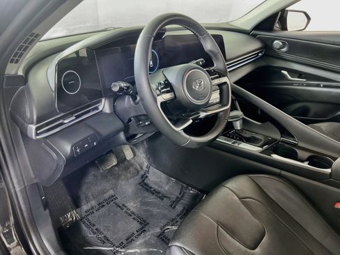 Used 2023 Hyundai Elantra Limited FWD image 9
