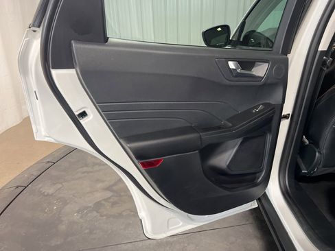 Used 2022 Ford Escape SEL w/ SEL Stealth AWD Package image 17