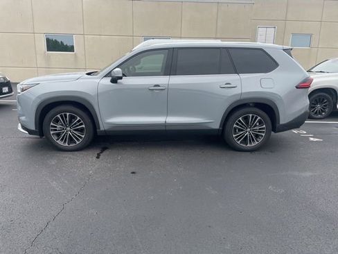 Used 2025 Toyota Grand Highlander AWD Hybrid image 3