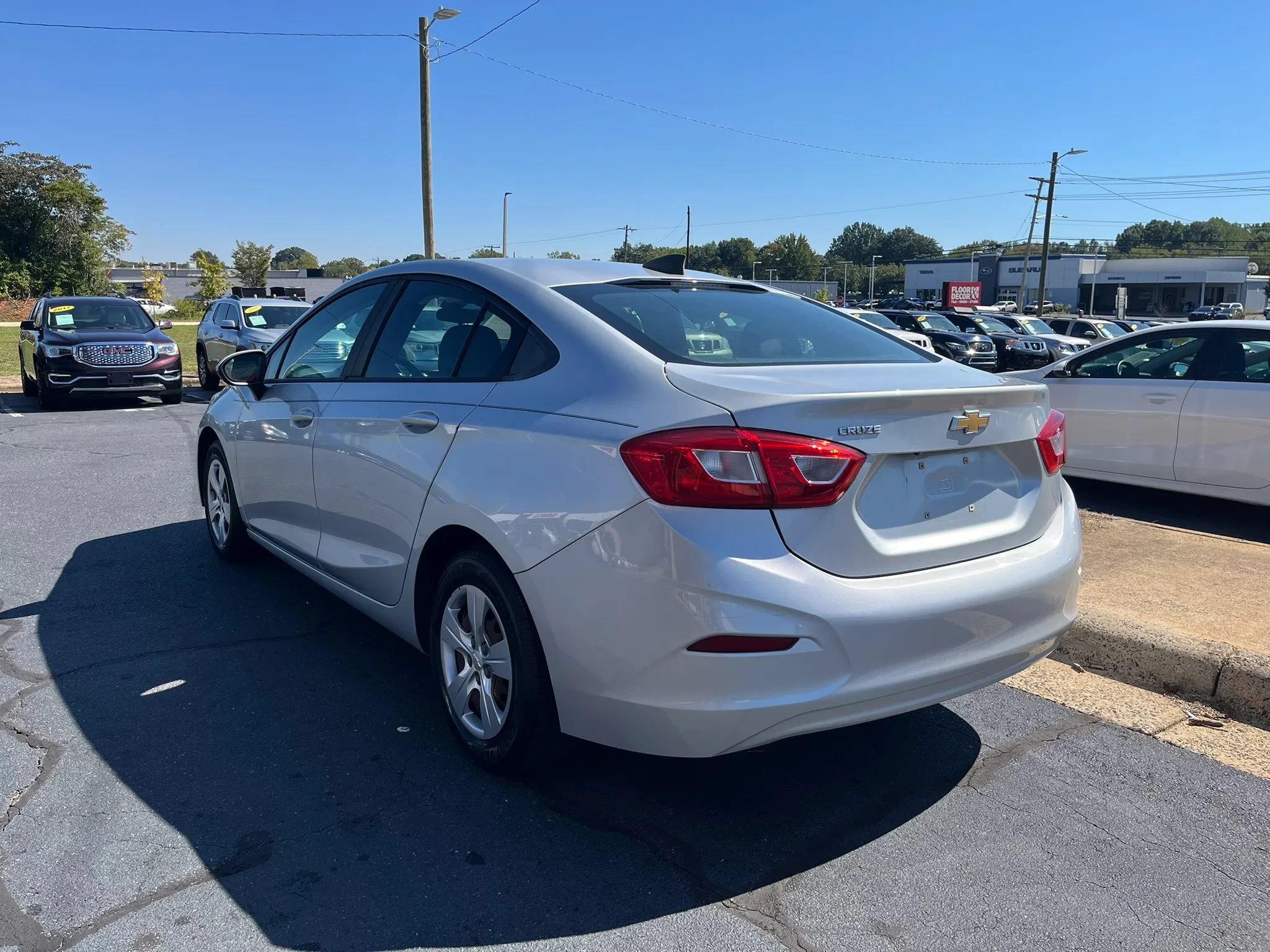 Used 2017 Chevrolet Cruze LS FWD image 5