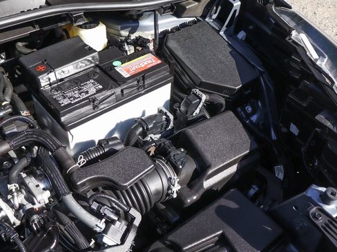 Used 2022 Toyota Corolla Cross L image 12